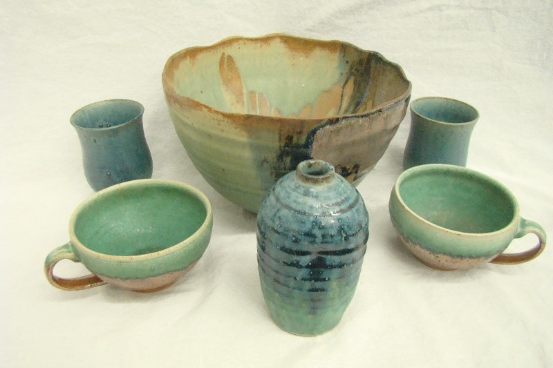 lot 13 image: Custom Made Dock 6 Pottery Kerry Brooks Bowl Cups and Mugs Set