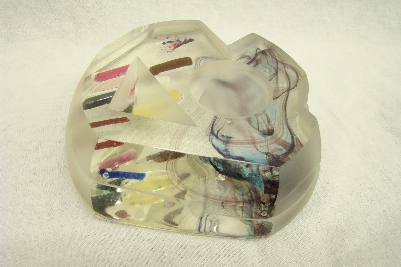 lot 19 image: Unique Large Art Glass Paperweight