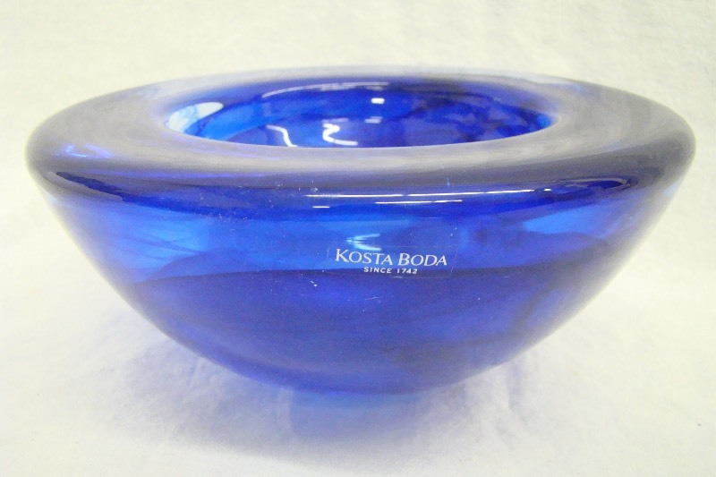 lot 20 image: Kosta Boda Blue Swirl Art Glass Bowl