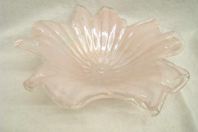 lot 21 image: Pink Murano Art Glass Bowl