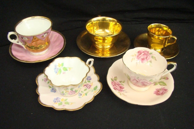 lot 30 image: Lot of 5 Friendship Cups and Saucers