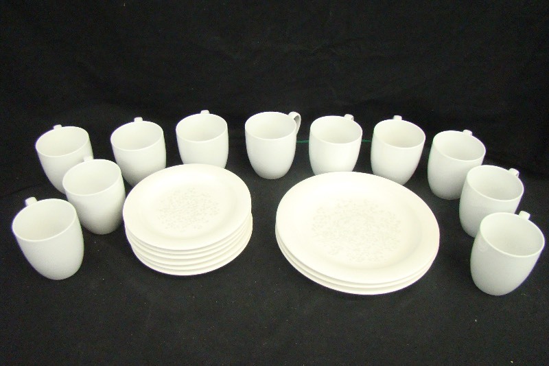 lot 34 image: Lot of Crate & Barrel Mugs Pfaltzgraff Plates