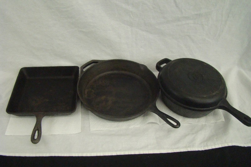 lot 35 image: Lot of Large Cast Iron Pans