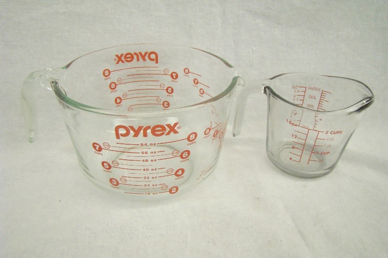 lot 57 image: Huge 8 Cup Pyrex Etc Measuring Cups