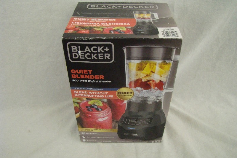 lot 59 image: New In Box Black & Decker Quiet Blender 800 Watt Digital 3 Speed