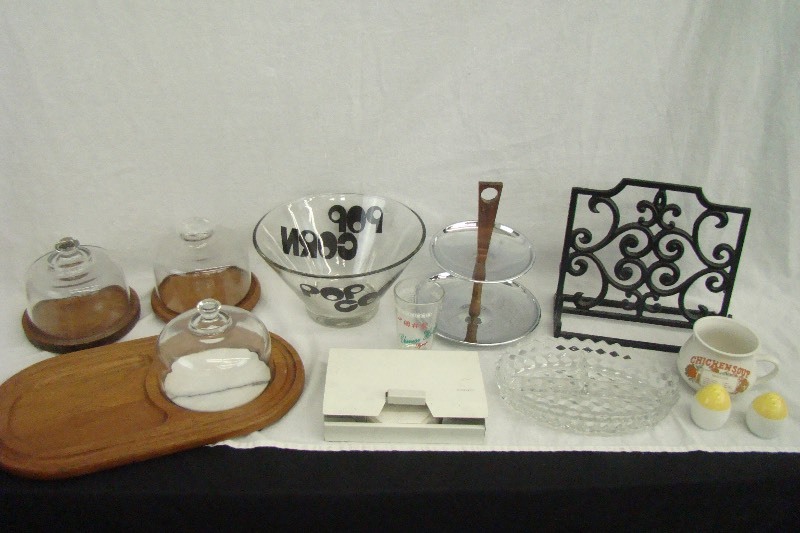 lot 60 image: Vintage Mid Century Serving Ware and Cook Book Holder