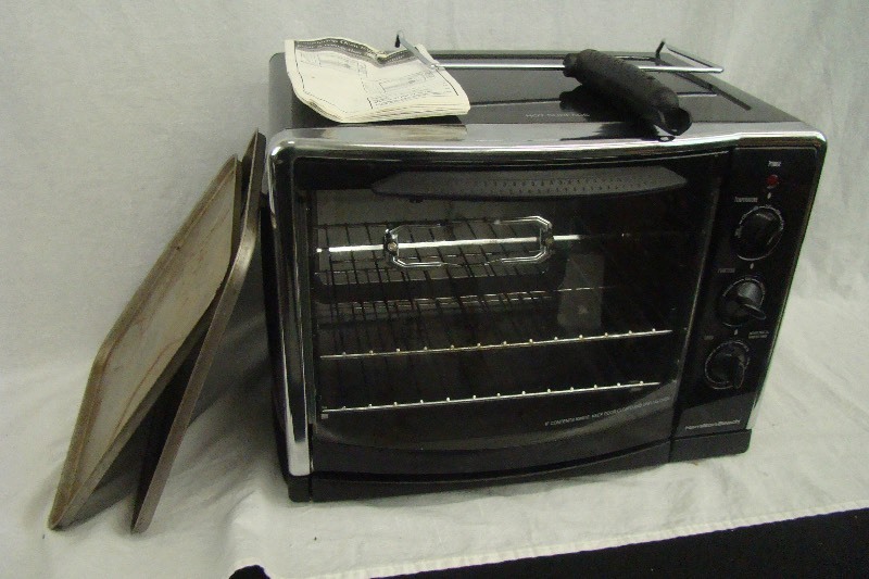 lot 63 image: Extra Large Hamilton Beach Countertop Convection Oven 