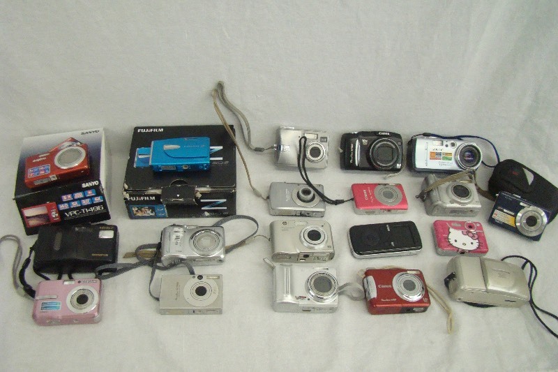 lot 69 image: Lot of Sony Olympus Canon Kodak Etc Digital and 35mm Cameras