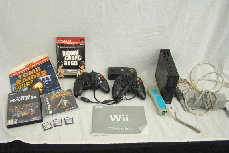 lot 76 image: Misc Video Game Lot Wii Playstation XBOX Nintendo DS