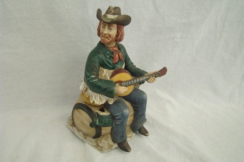 lot 94 image: Melody In Motion Figurine