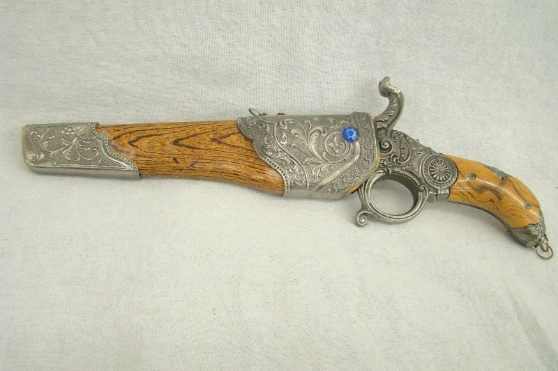 lot 100 image: Gun Knife with Holster