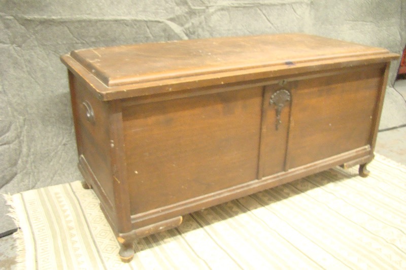 lot 121 image: Antique Trunk Cedar Lined Chest