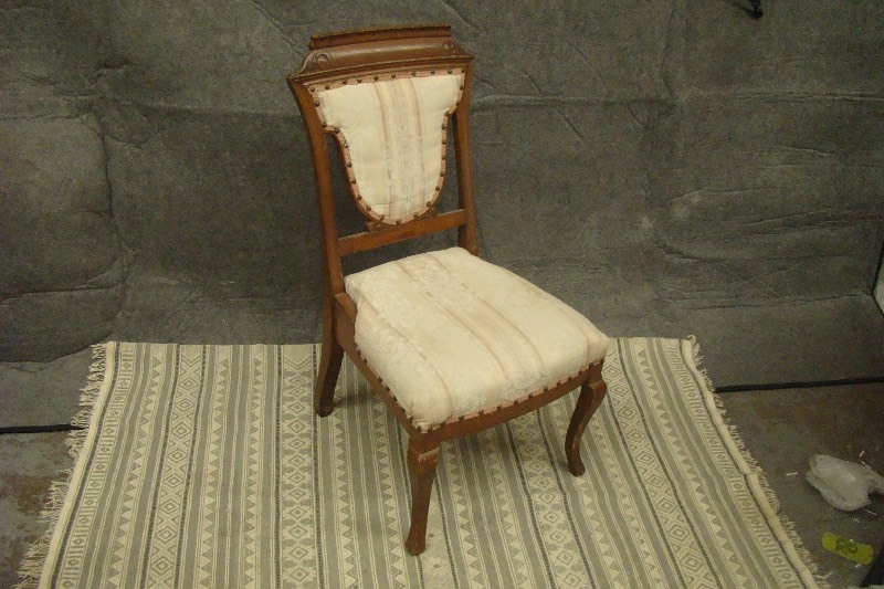 lot 123 image: Antique Chair