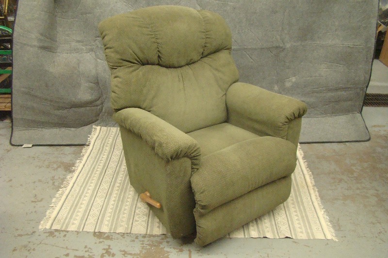 lot 135 image: Green LaZBoy Recliner