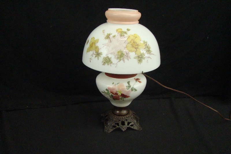 lot 153 image: Vintage Glass Table Lamp