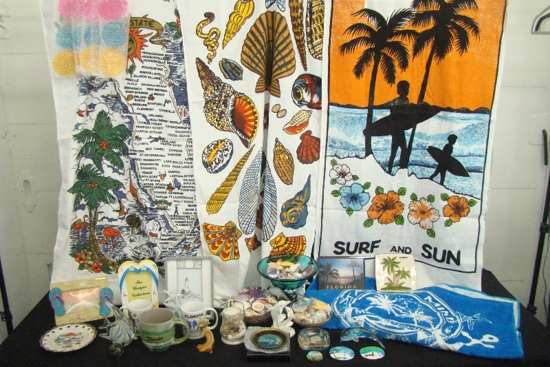 lot 160 image: Florida Lot with Shells Art Glass Towels Frames Mugs Etc