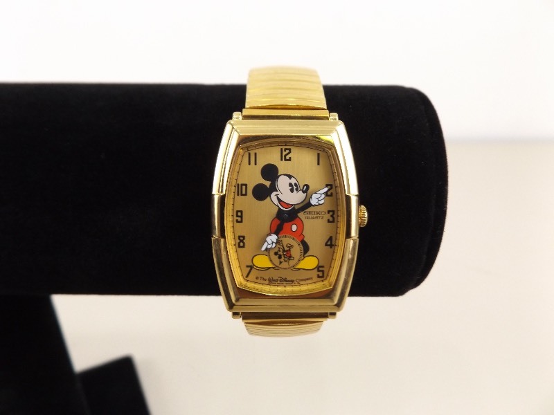 lot 104 image: VERY Collectible Vintage Seiko Mickey Mousey Disney Watch