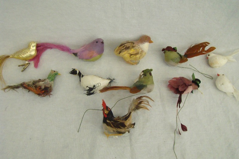 lot 169 image: Lot of Vintage Feathered and Glass Bird Ornaments