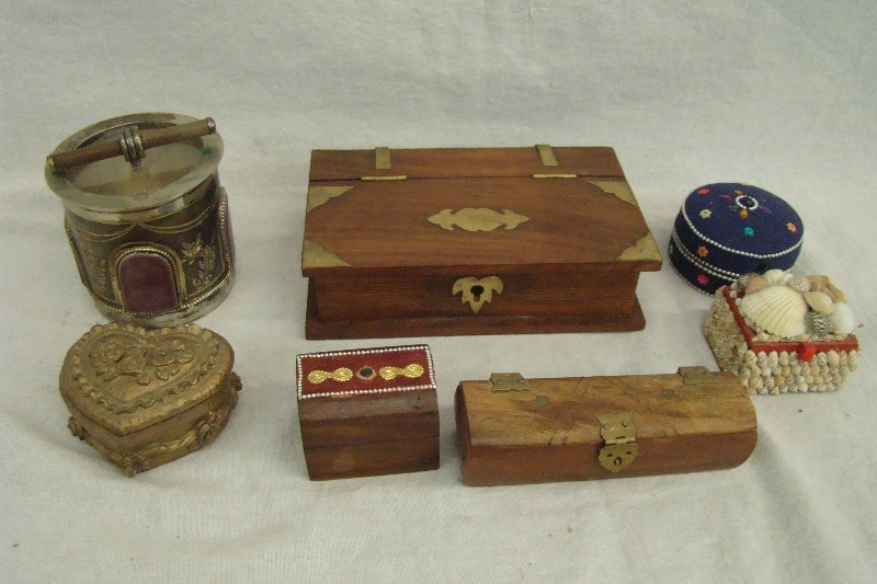 lot 178 image: Lot of Vintage and Decorative Trinket Boxes