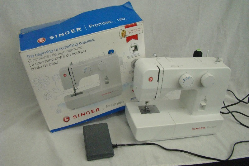 lot 185 image: Singer Promise 1409 Sewing Machine