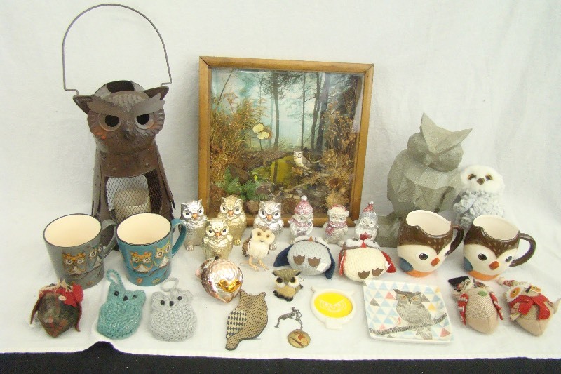 lot 189 image: Lot of Owl Decor and Ornaments Etc
