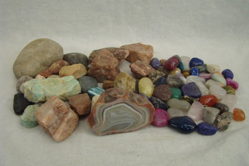 lot 198 image: Lot of Agate Stones Rocks