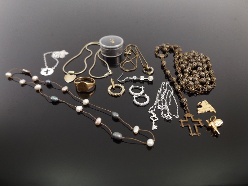 lot 113 image: Lot of .925 Sterling Silver Diamond Accented etc. Jewelry and Scrap