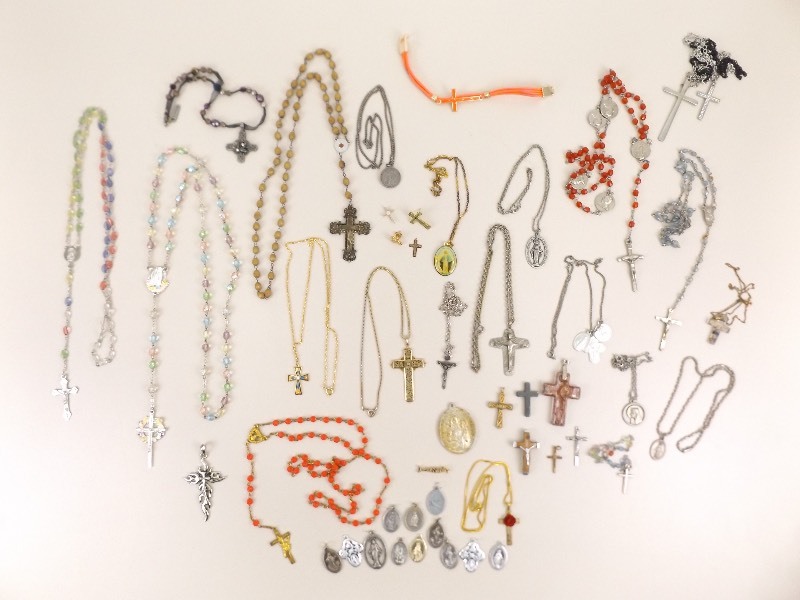 lot 117 image: Large Lot of Rosaries and Religious Charms