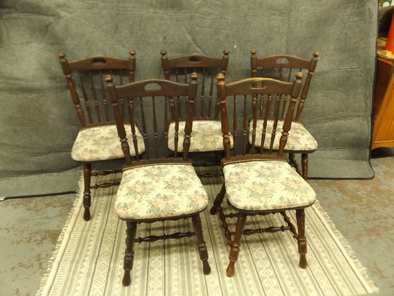 lot 122 image: Set of 5 Vintage Dormalux Turned Solid Wood Chairs