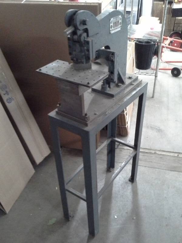 lot 196 image: Whitney-Jensen 4-Ton Manual Bench Top Deep Throat Punch