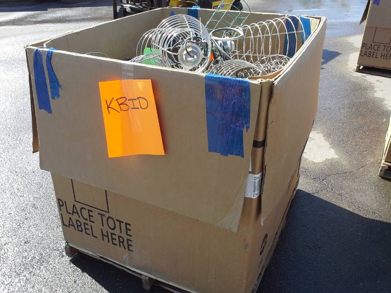 lot 260 image: Pallet Box of Jobsite Lighting