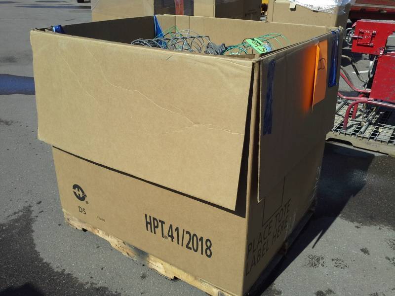 lot 258 image: Pallet Box of Jobsite Lighting