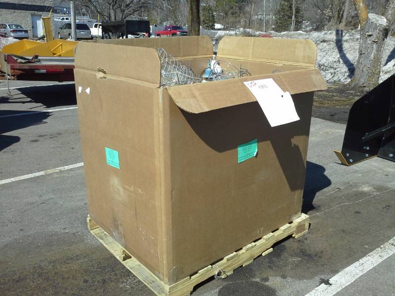 lot 252A image: Pallet Box of Jobsite Lighting