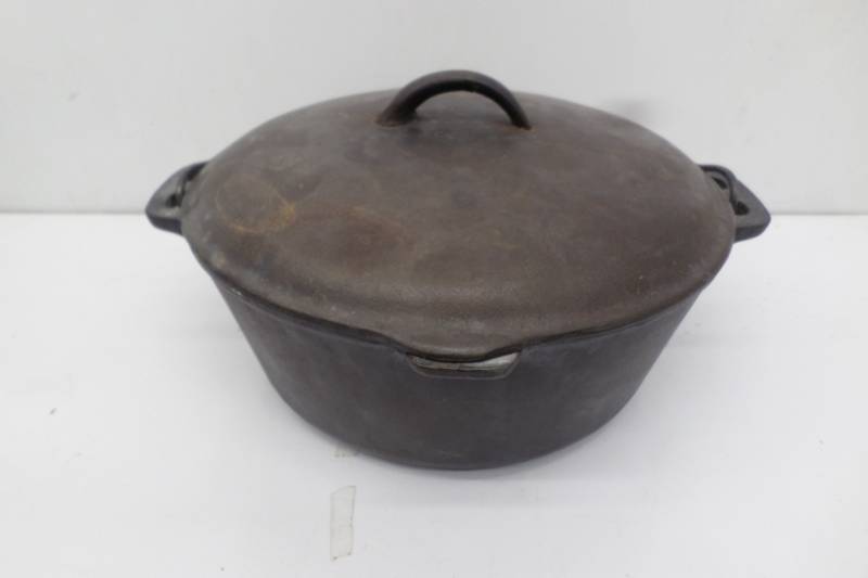 lot 70 image: Vintage Cast iron Dutch Oven with Lid and Handle 4 Tall, 10 Diameter
