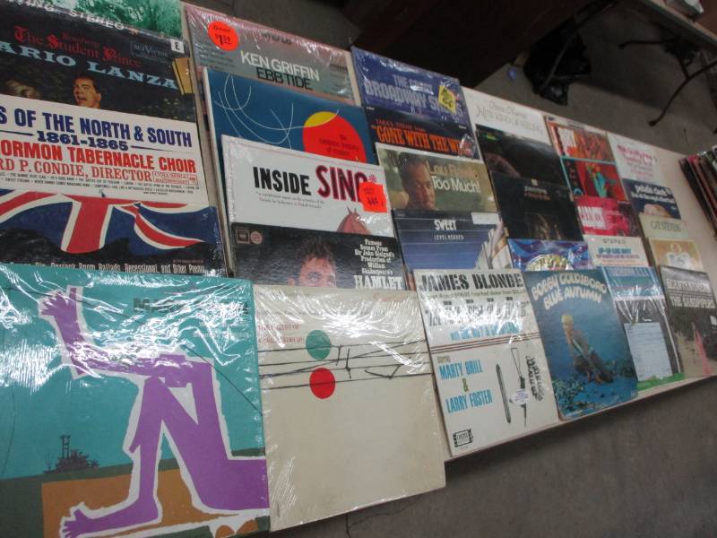 lot 20 image: 30 (33 Records)