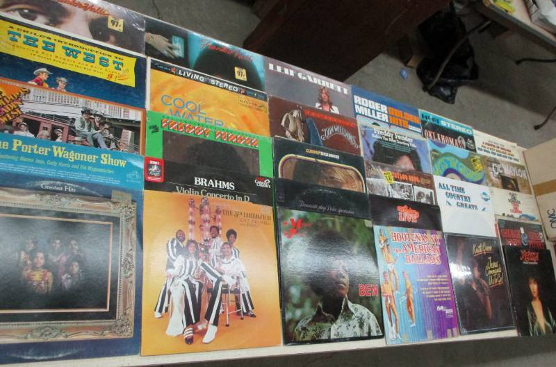 lot 22 image: 30 (33 Records)