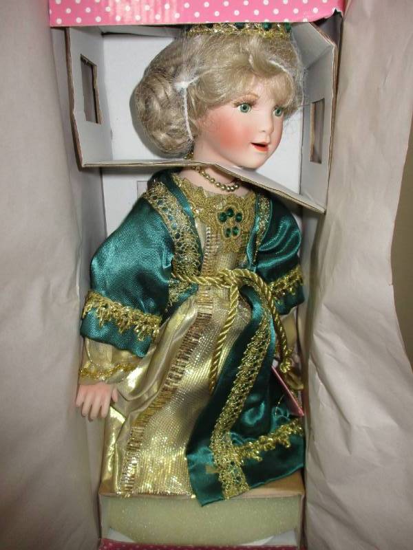 lot 12 image: Celeste Christmas Doll 14 Porceleain Doll by Paridise Galleries with Certificate Artit Phyllis Wright