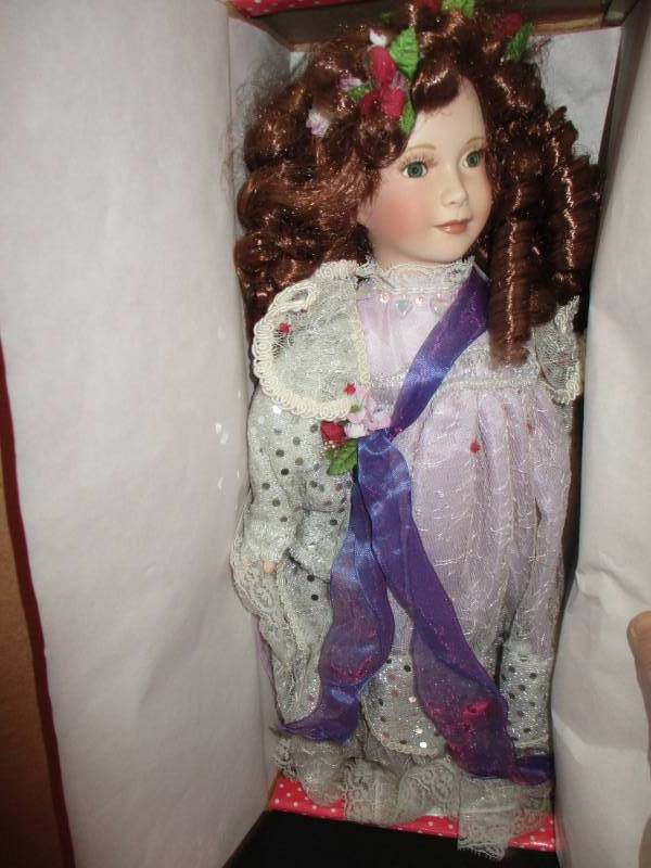 lot 14 image: Angel of Patience 12 Porcelain with box and certificate by Paridise galleries Artish Patricia Rose