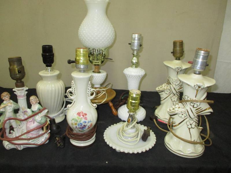 lot 18 image: A variety of lamps