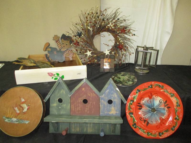 lot 48 image: Patriotic Wreath, cute kids wood cutouts, pics, dcor and more
