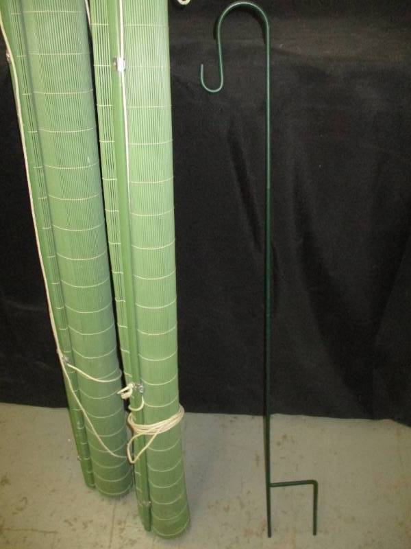 lot 53 image: 6X7 blinds &small sheppards hook