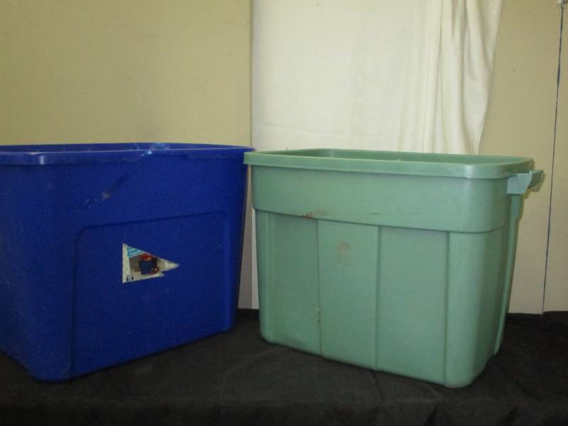 lot 98 image: 2 tubs no covers