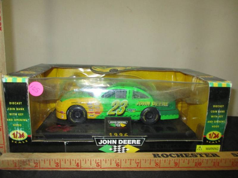 lot 105 image: 1996 John Deere Diecast Coin Bankwith key and opening hood 124 scale