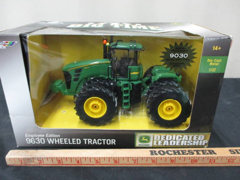 lot 111 image: John Deere 9630 Wheeled Tractor Dedicated Leadership Cincinnati 2007 in Box