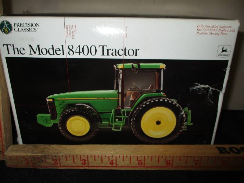 lot 113 image: John Deere Prcision Classics Model 8400 Tractor Ertl Collectibles
