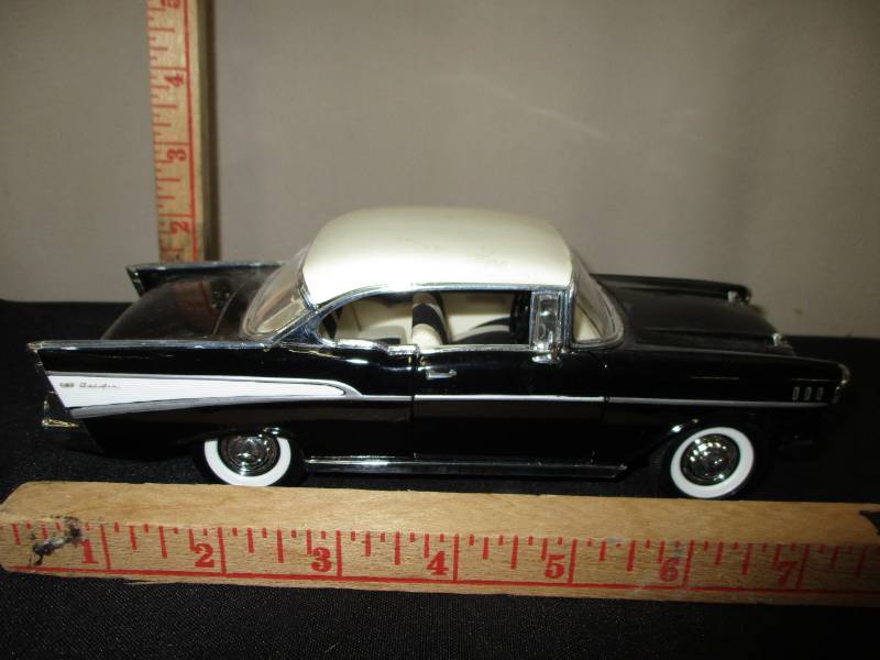 lot 121 image: 1957 Chevy Bel Air Die Cast Car