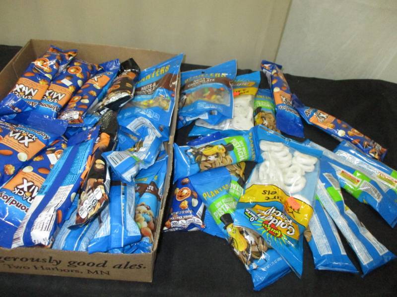 lot 168 image: full box of snack packs