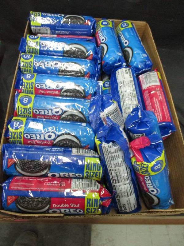 lot 159 image: 30 packs of oreo cookies