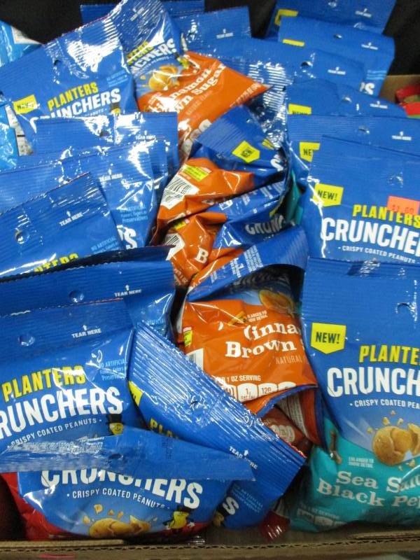 lot 131 image: 35 bags of planters packs
