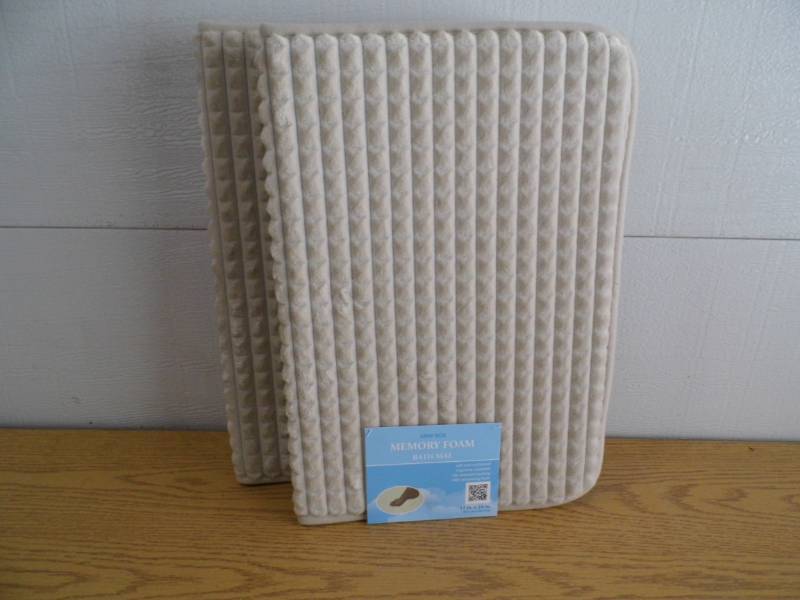 lot 1 image: Lot of 2 New Memory Foam Bath Mats